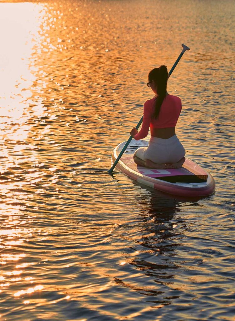 suplautailija auringonlaskussa